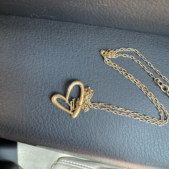 Louis Vuitton heart necklace - Picture 4 of 6